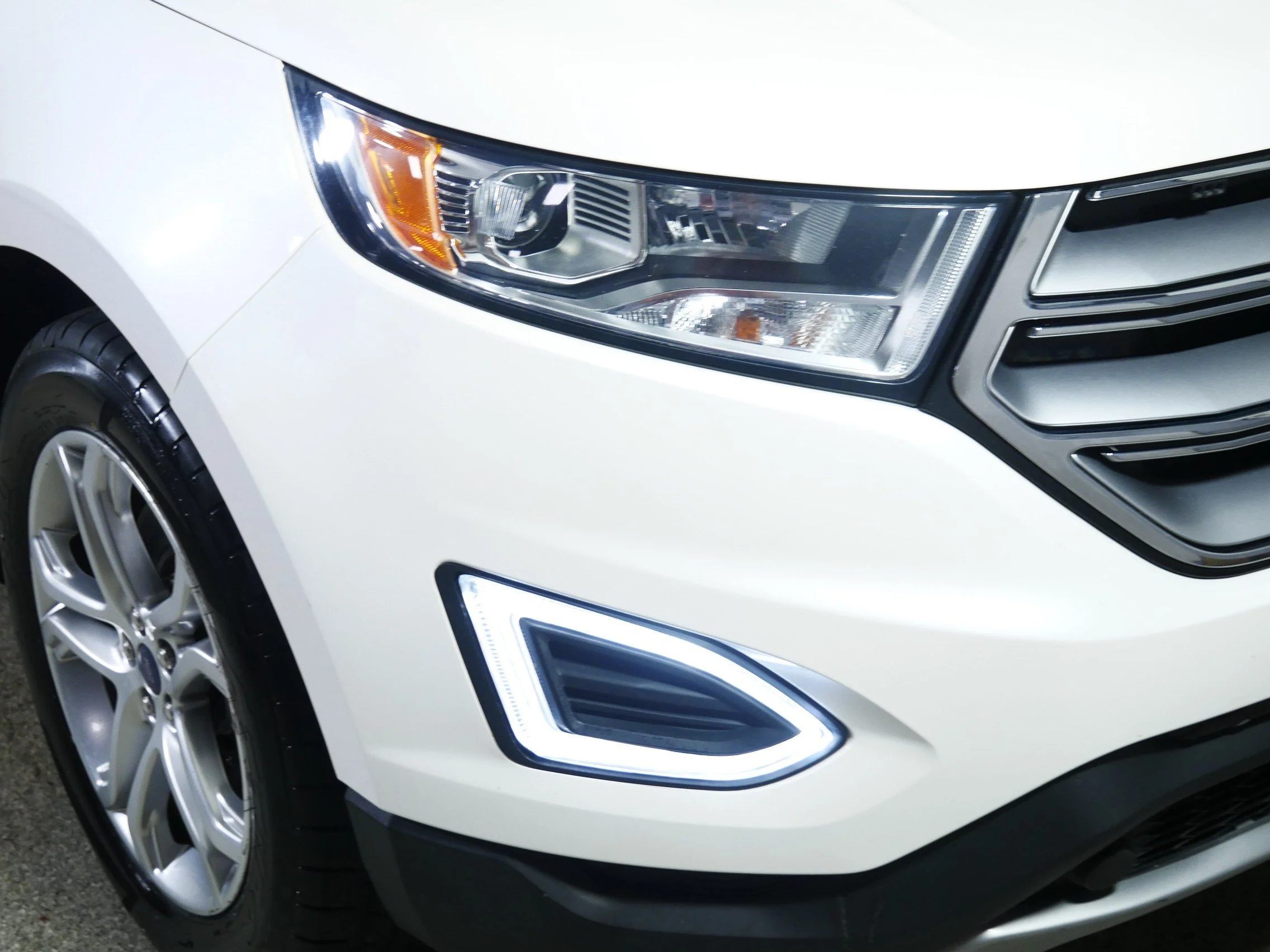 Used 2018 White Platinum Metallic Tri-Coat Ford Titanium image 16