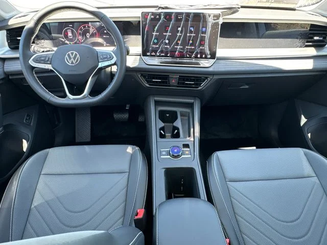 New 2026 Pyrite Silver Metallic Volkswagen 2.0T SE image 29