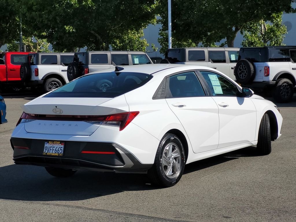 Used 2025 White Hyundai SE image 4