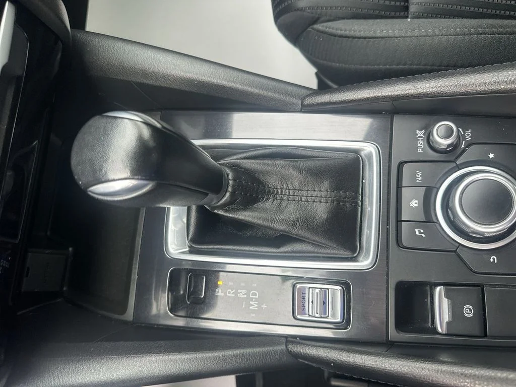 Used 2017 Silver Mazda Sport image 27