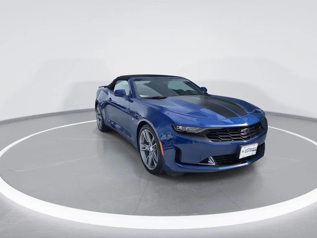 Used 2022 Blue Chevrolet 2LT image 2