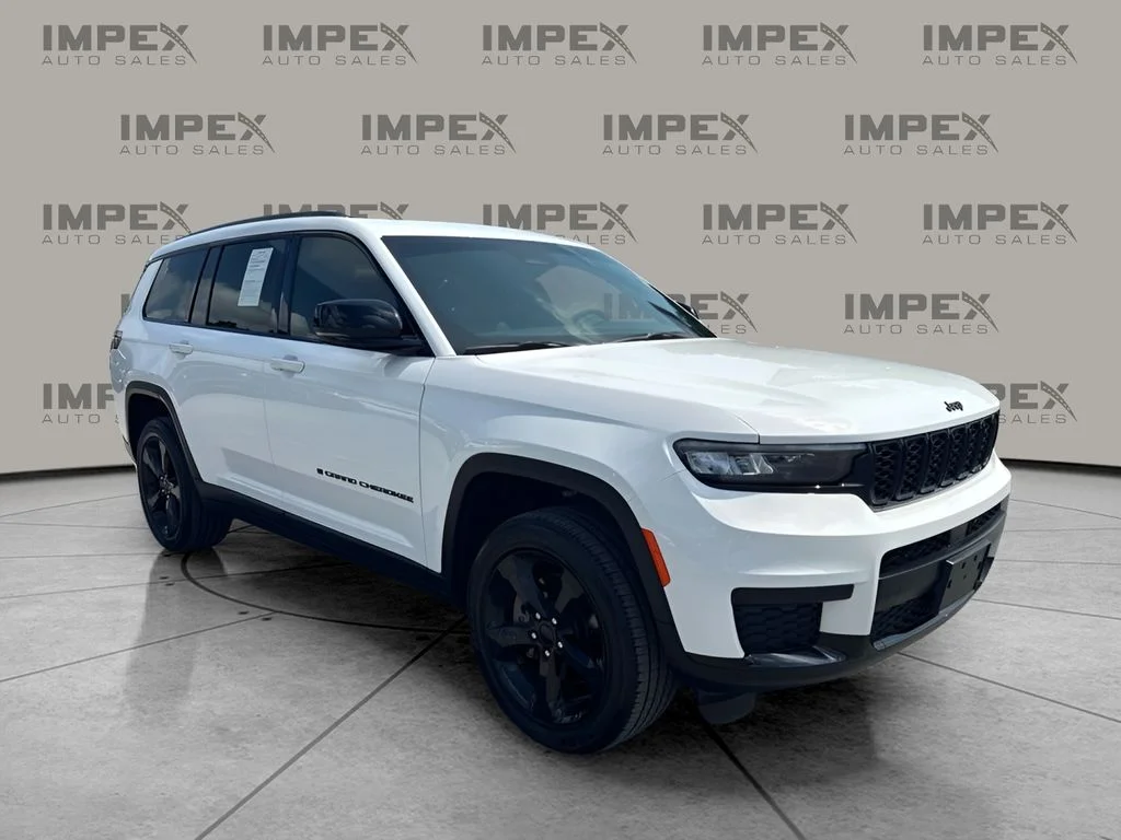 Used 2024 White Jeep Altitude X image 4