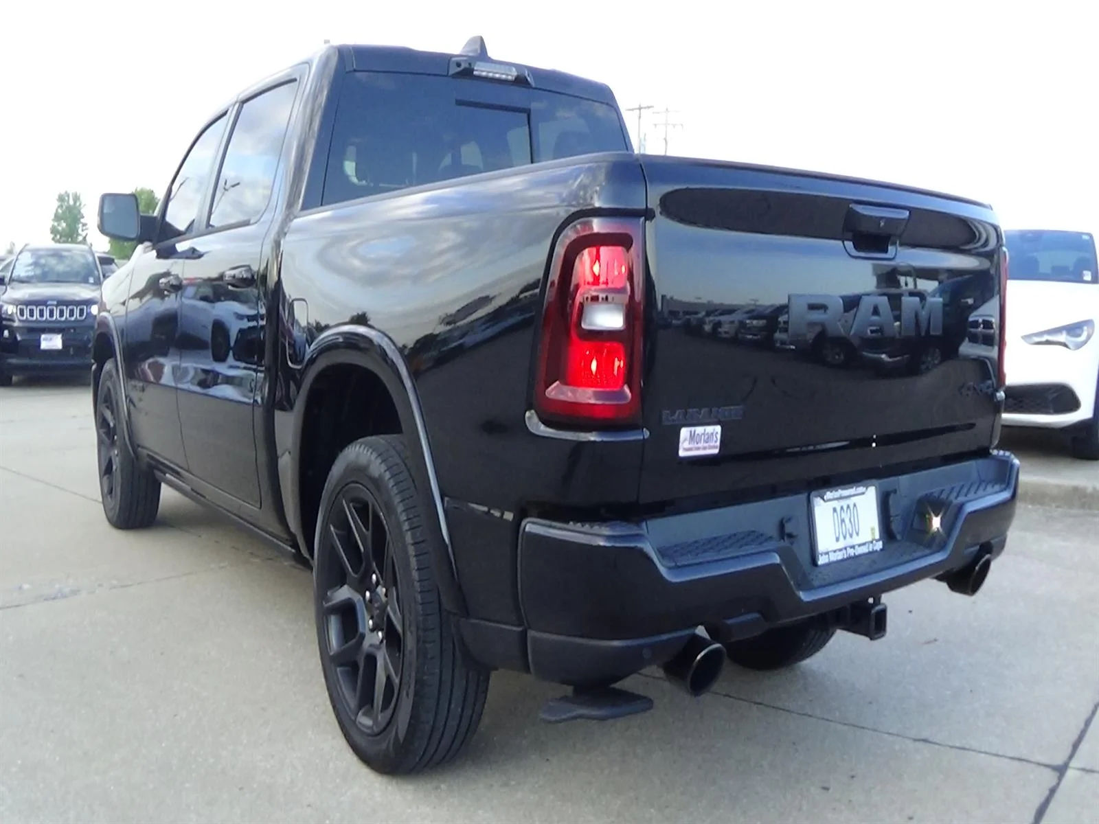 Used 2025 Diamond Black Crystal Pearl Coat (pxj) RAM Laramie image 8