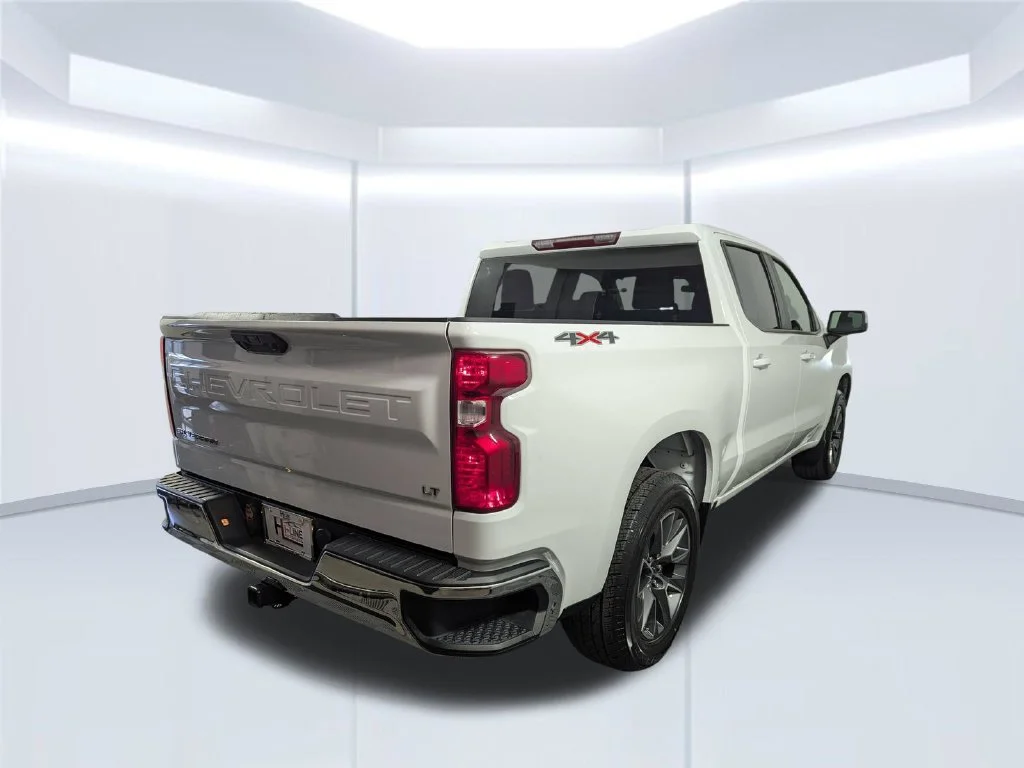 Used 2023 White Chevrolet LT image 7