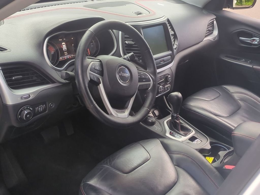 Used 2016 White Jeep Trailhawk image 13