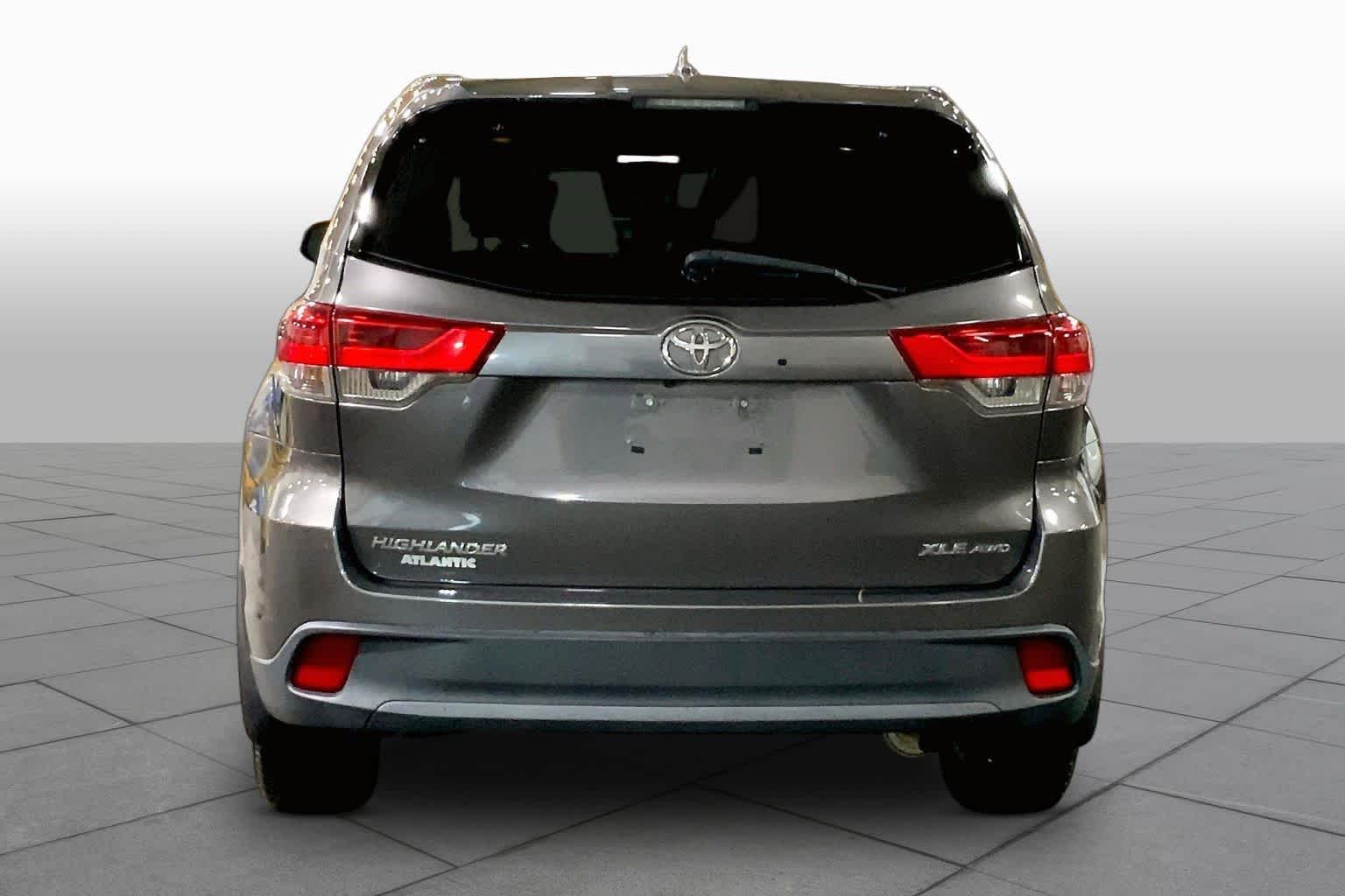Used 2018 Predawn Gray Mica Toyota XLE image 5