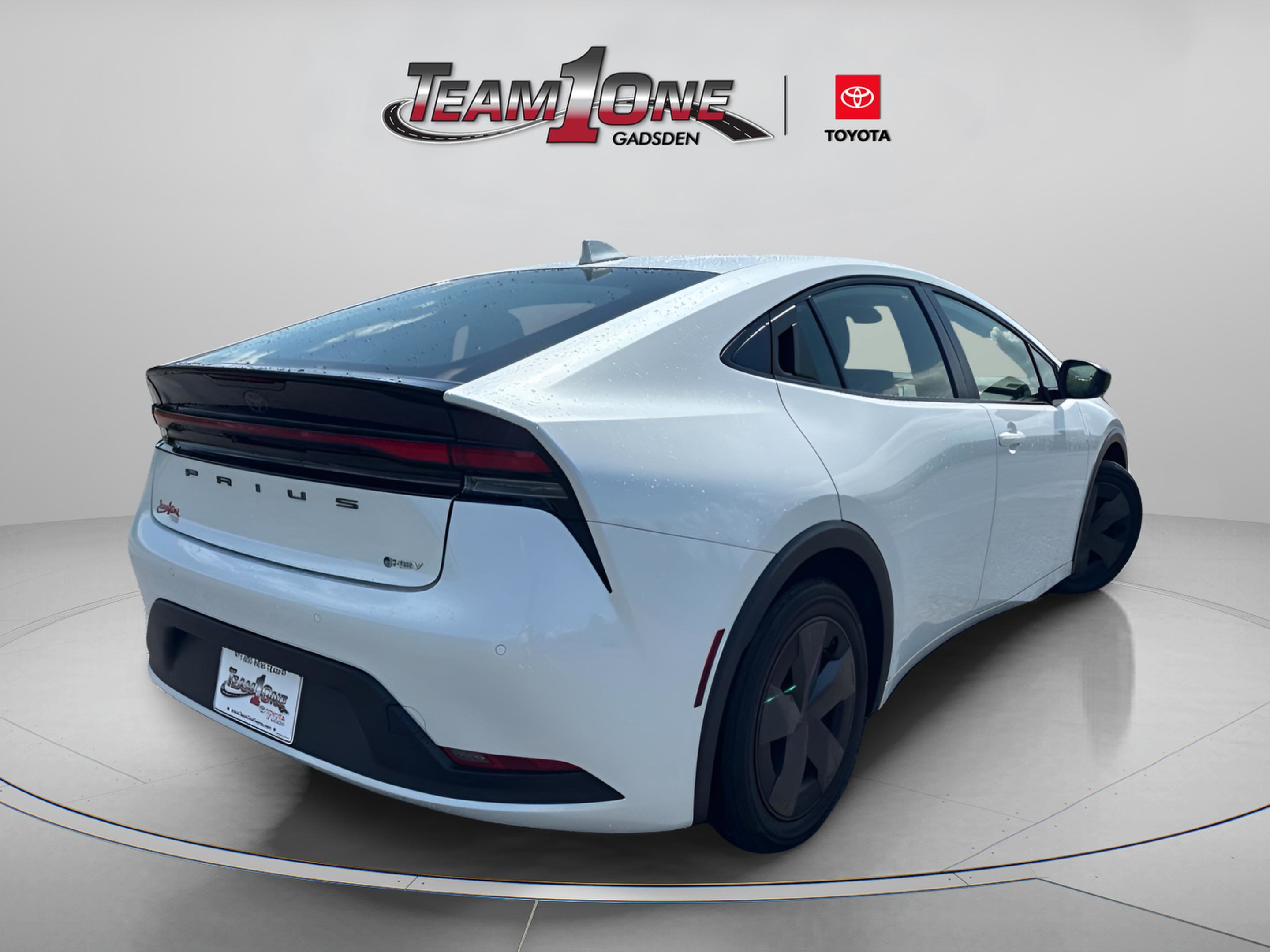 Used 2025 Pearl Toyota LE image 7