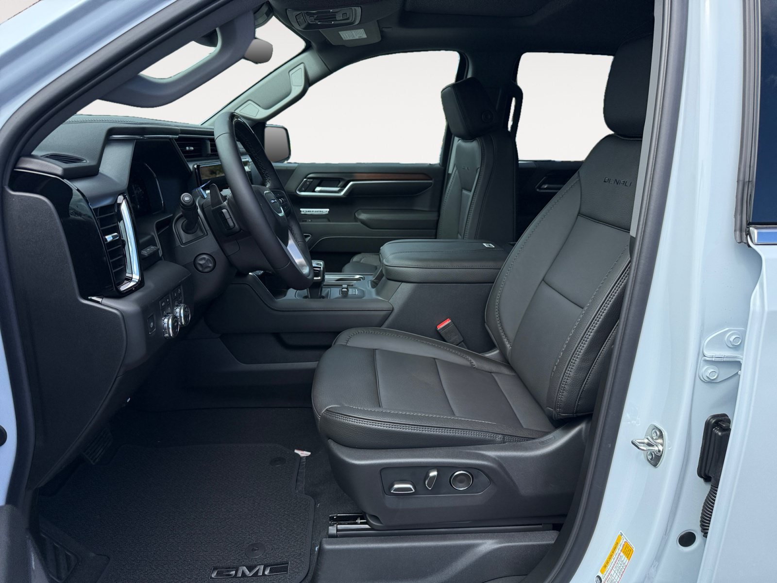 2026 GMC Sierra 1500 Denali - Photo 10