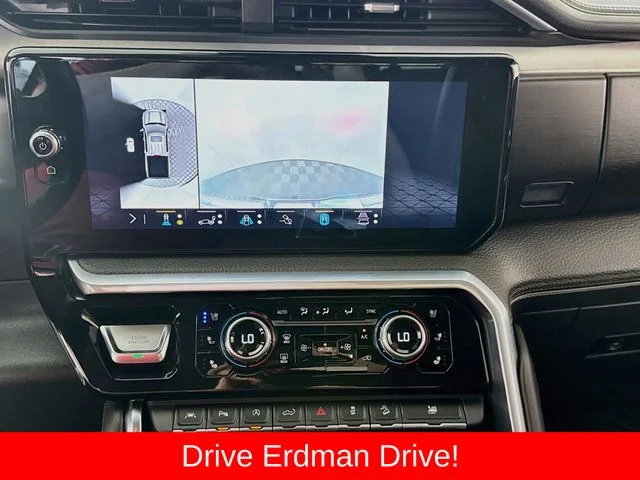 Used 2022 White GMC Denali image 19