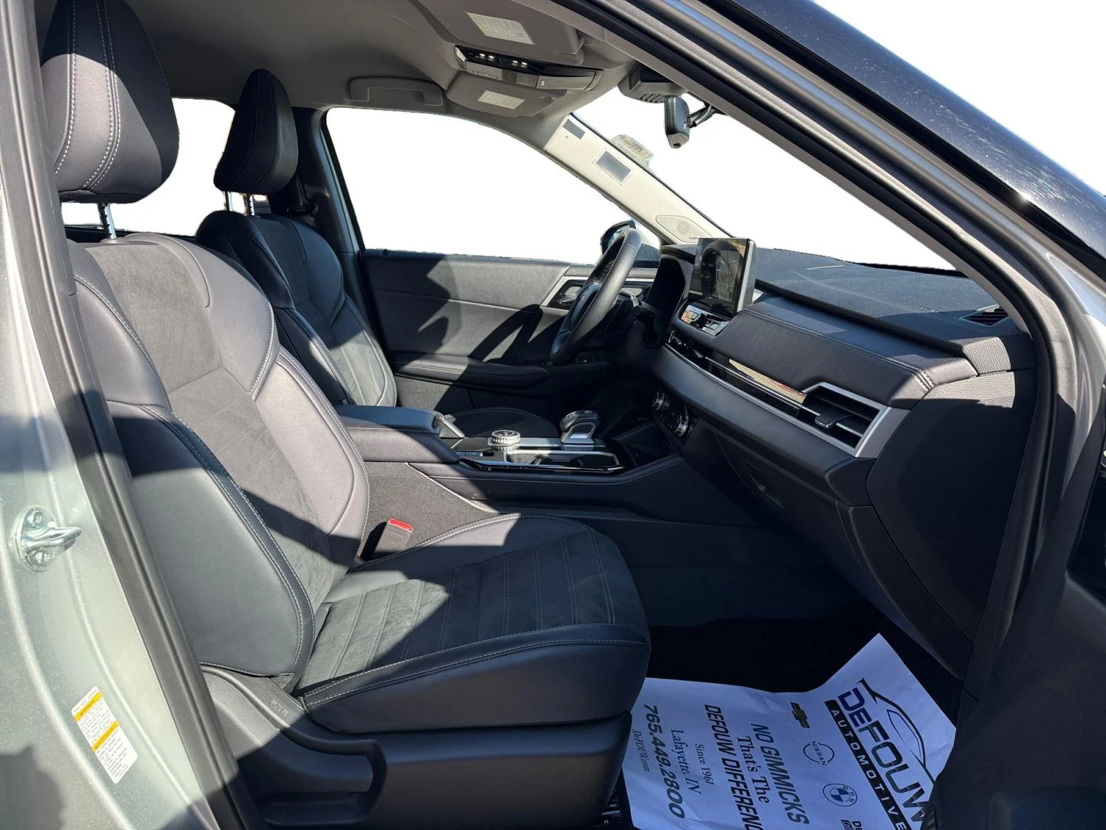Used 2025 Alloy Silver Metallic Mitsubishi SE image 27