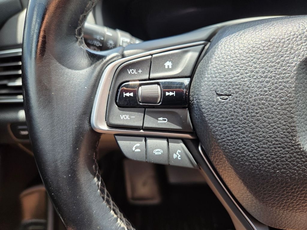 Used 2018 White Honda EX-L image 29