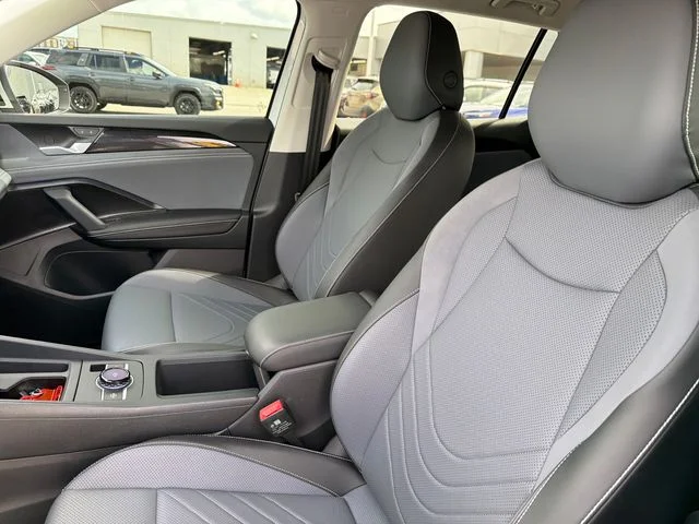 Used 2025  Volkswagen 2.0T SE image 19