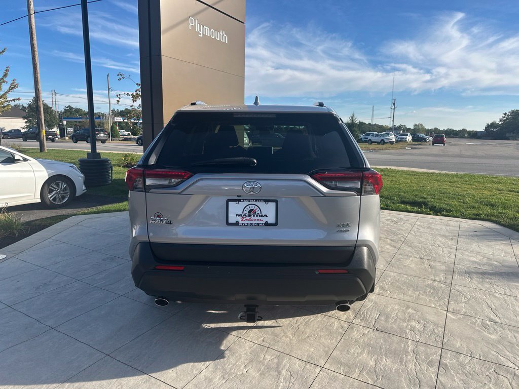 2020 Toyota RAV4 XLE - Photo 8