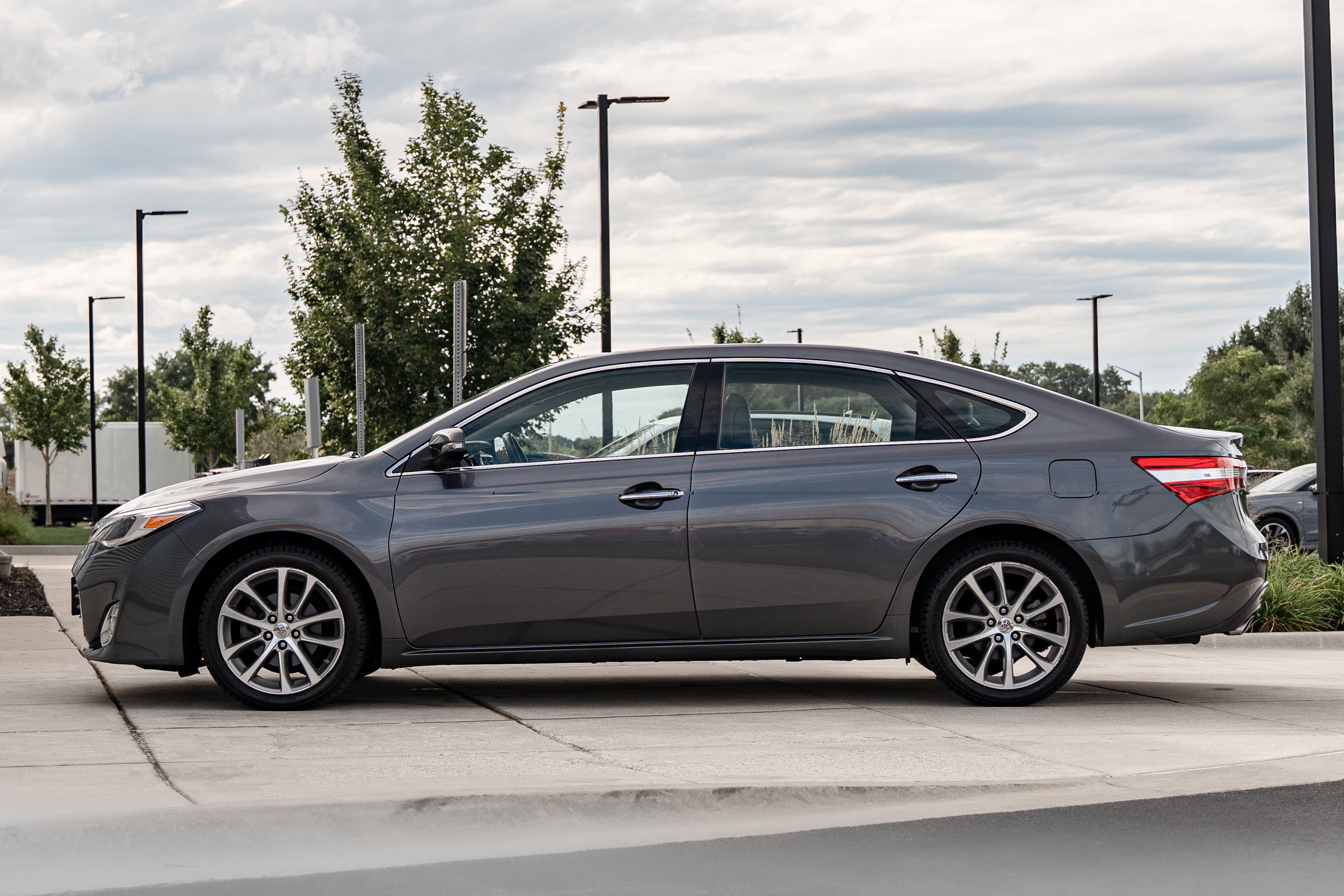 Used 2015 Magnetic Gray Metallic Toyota XLE Touring image 6