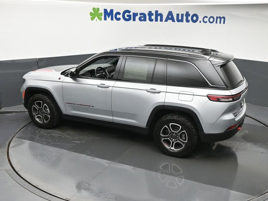 Used 2022 Silver Jeep Trailhawk image 26