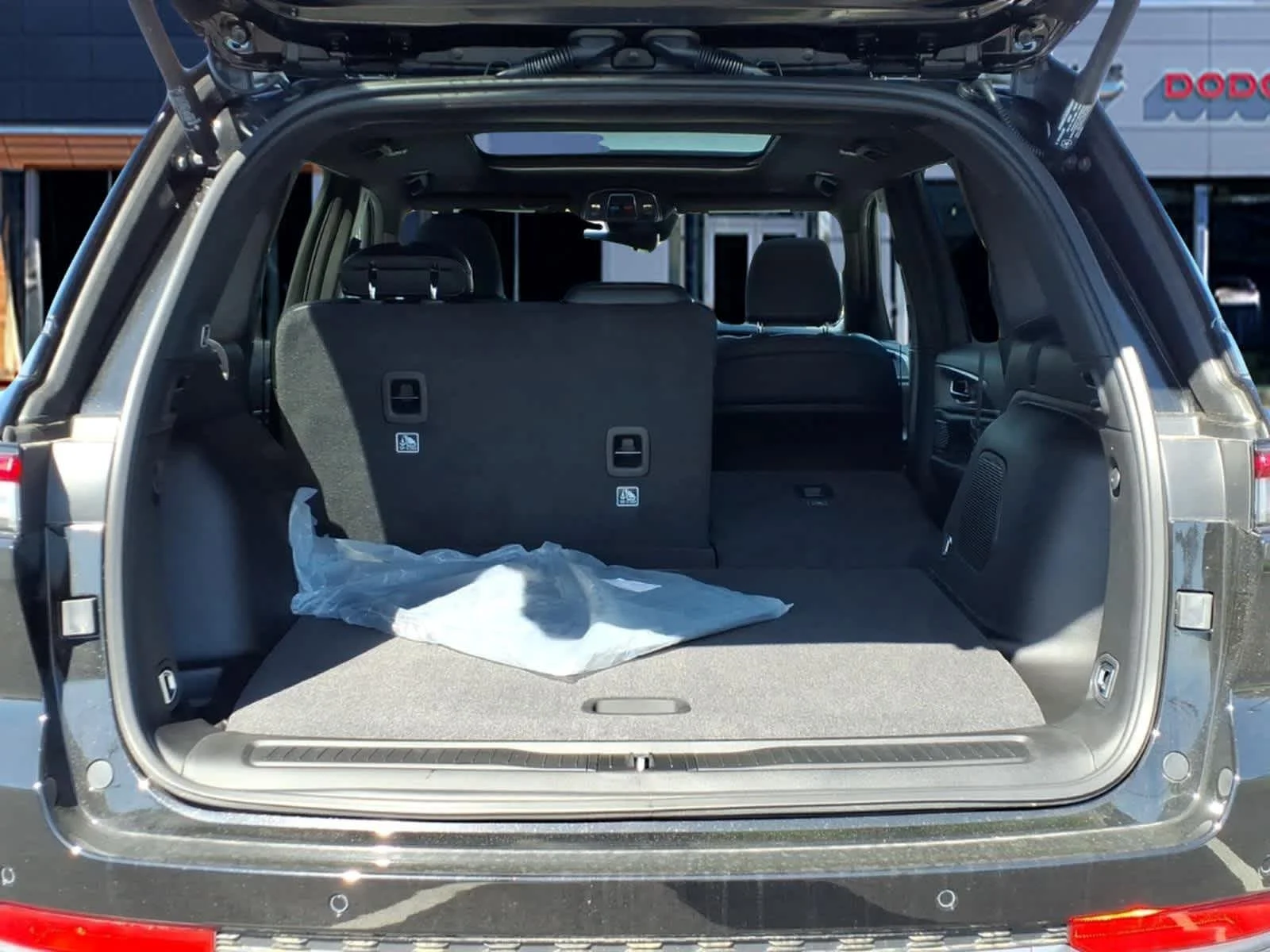New 2026 Diamond Black Crystal Pearlcoat Jeep 85th Anniversary Edition image 6
