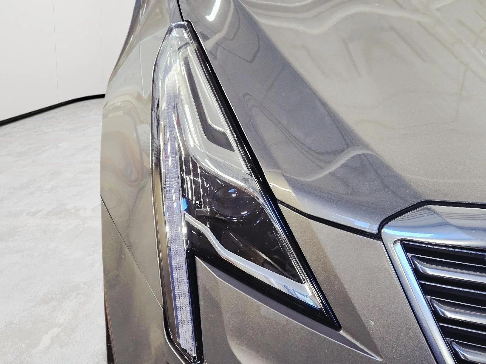 Used 2019 Bronze Dune Metallic Cadillac Platinum AWD image 13