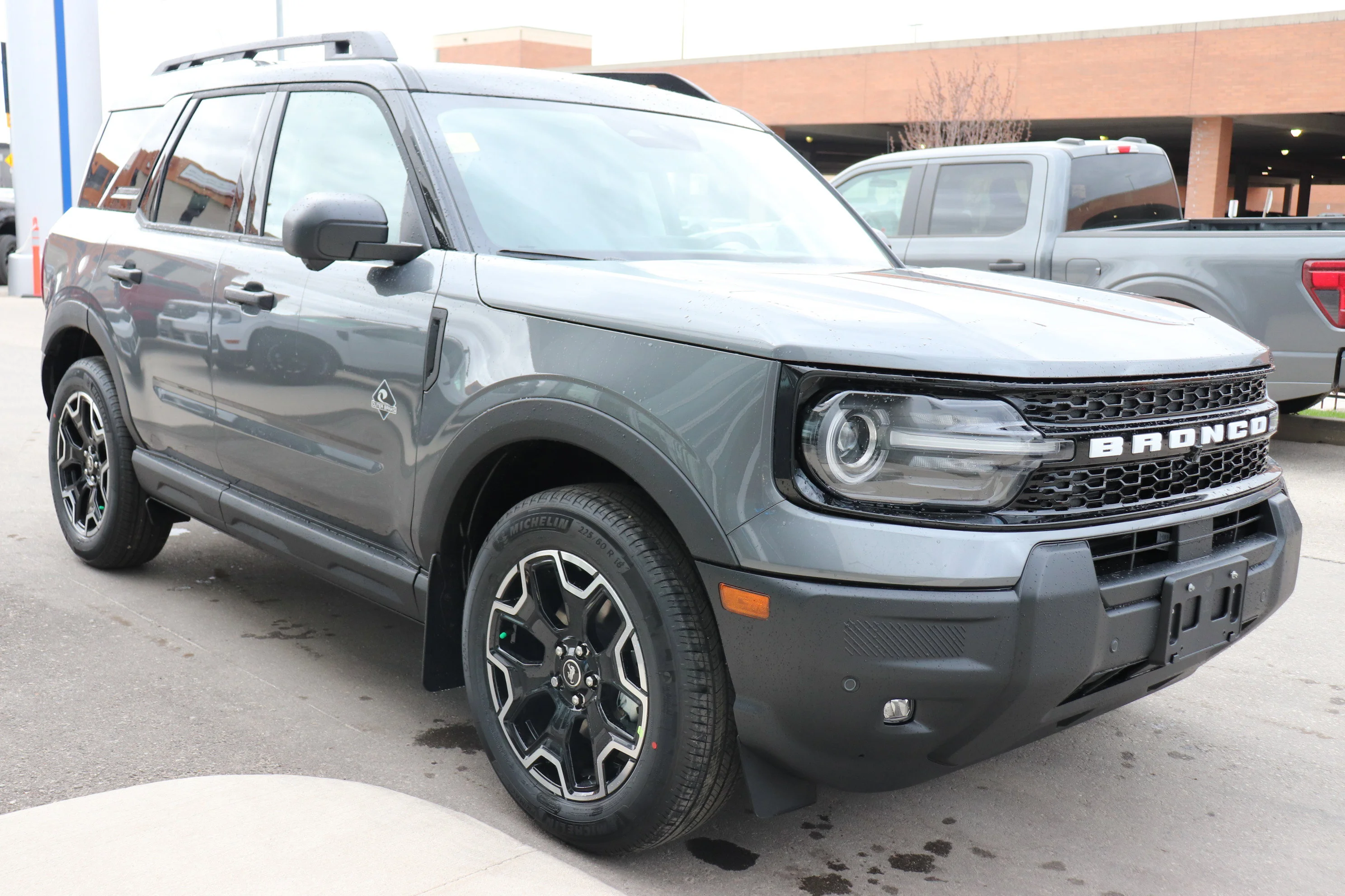New 2026 CARBONIZED GREY Ford Outer Banks image 5
