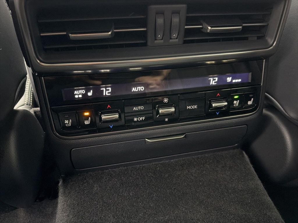 2026 Lexus LX 700h F-Sport - Photo 7