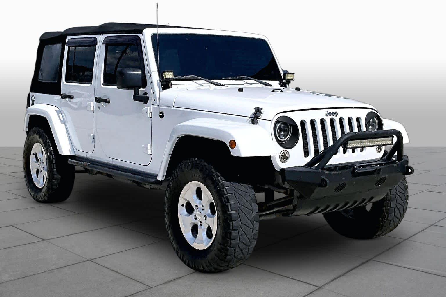 Used 2014 Bright White Clearcoat Jeep Sahara image 2