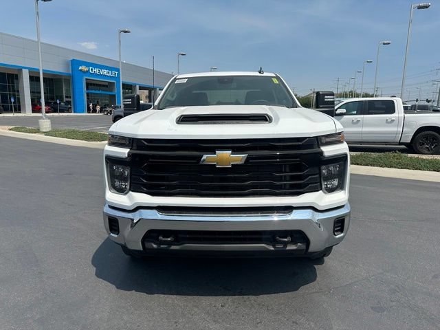 New 2026 Summit White Chevrolet WT image 11