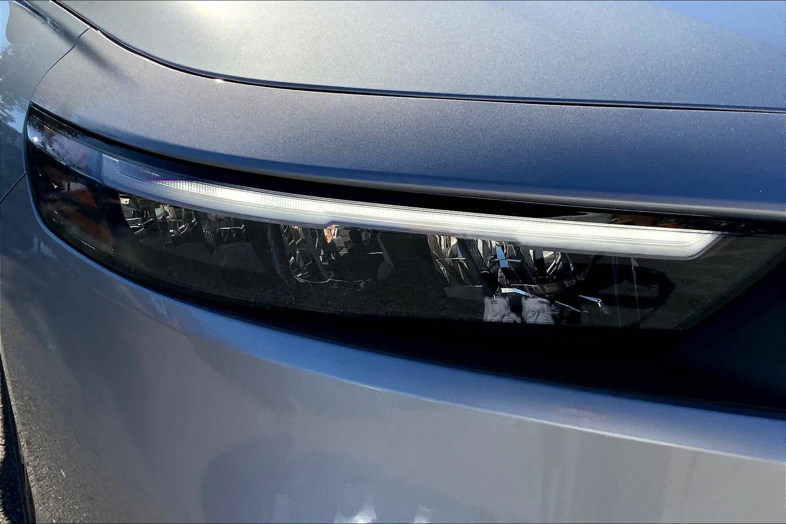 Used 2025 Solar Silver Metallic Honda SE image 13