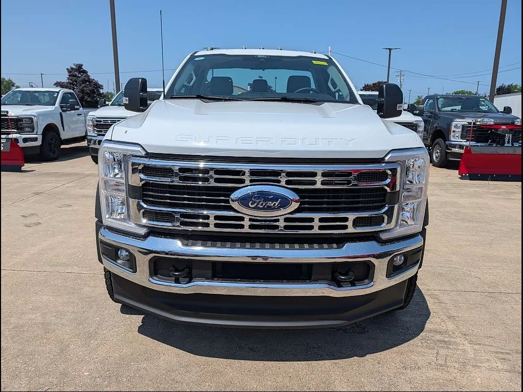 New 2026 Oxford White Ford F-600® XL image 2
