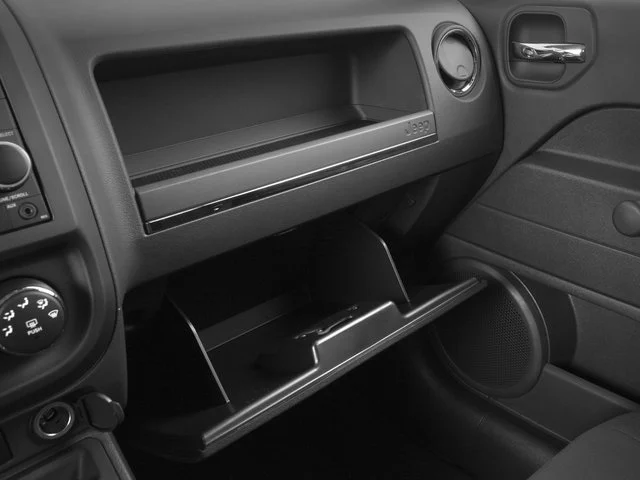 Used 2016 Black Clearcoat Jeep Sport SE image 18