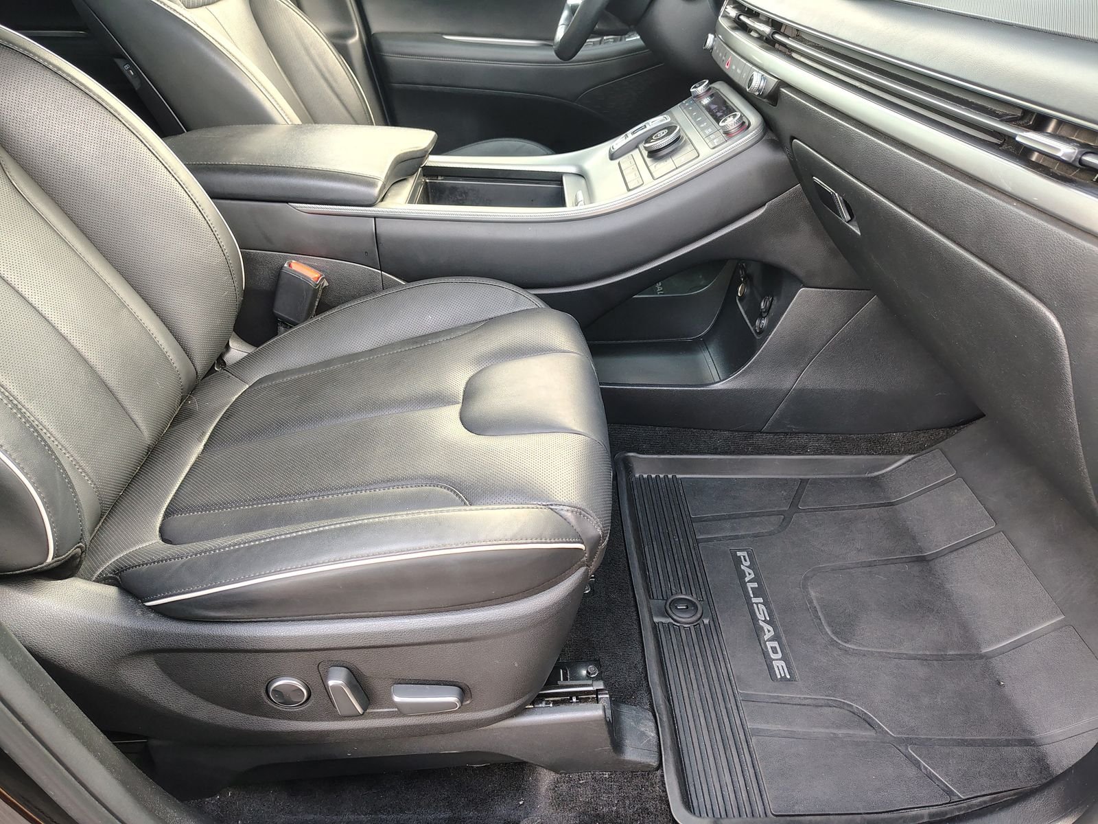 Used 2024 Black Hyundai SEL image 29