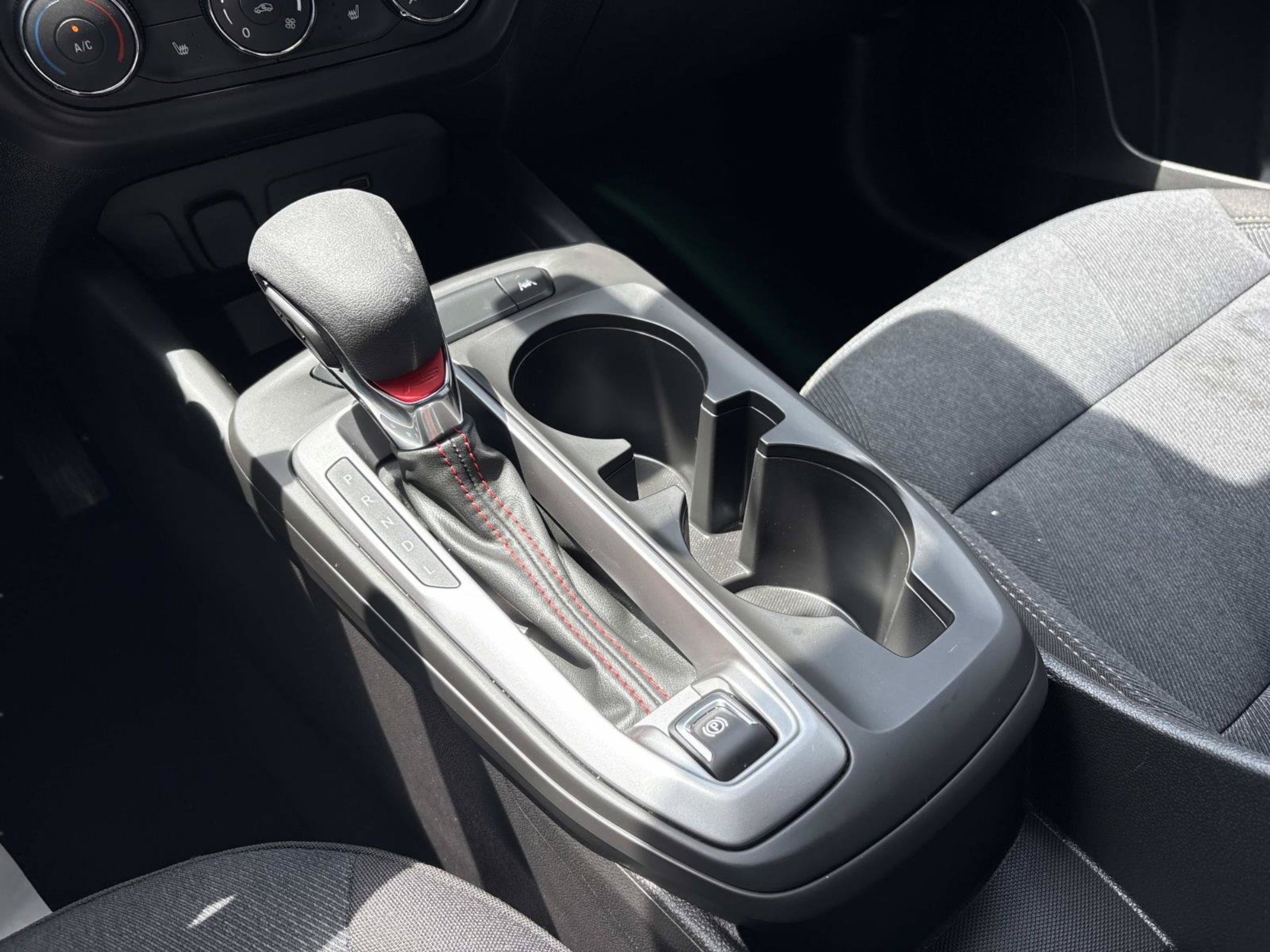 Used 2025 Summit White Chevrolet 1RS image 33