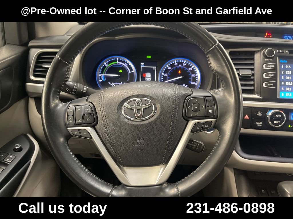 Used 2017 White Toyota XLE image 20
