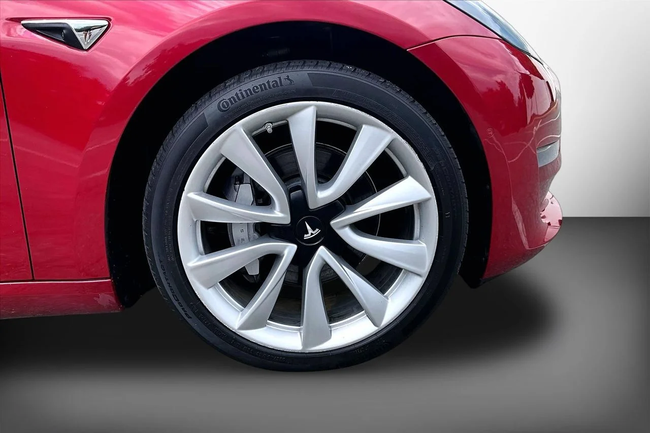 Used 2019  Tesla Long Range image 34