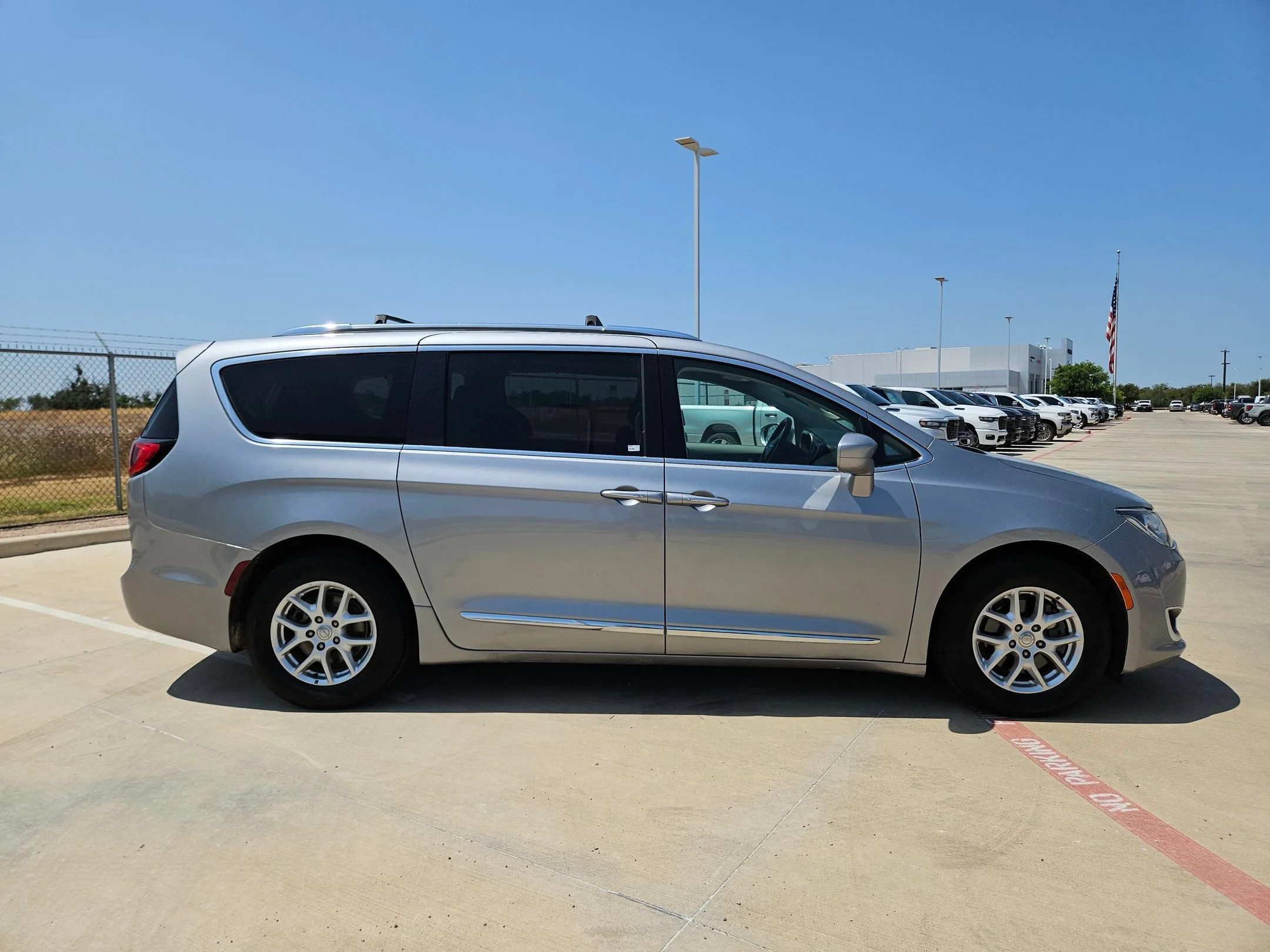 Used 2020 Chrysler Pacifica Touring L with VIN 2C4RC1BG5LR285920 for sale in Castroville, TX