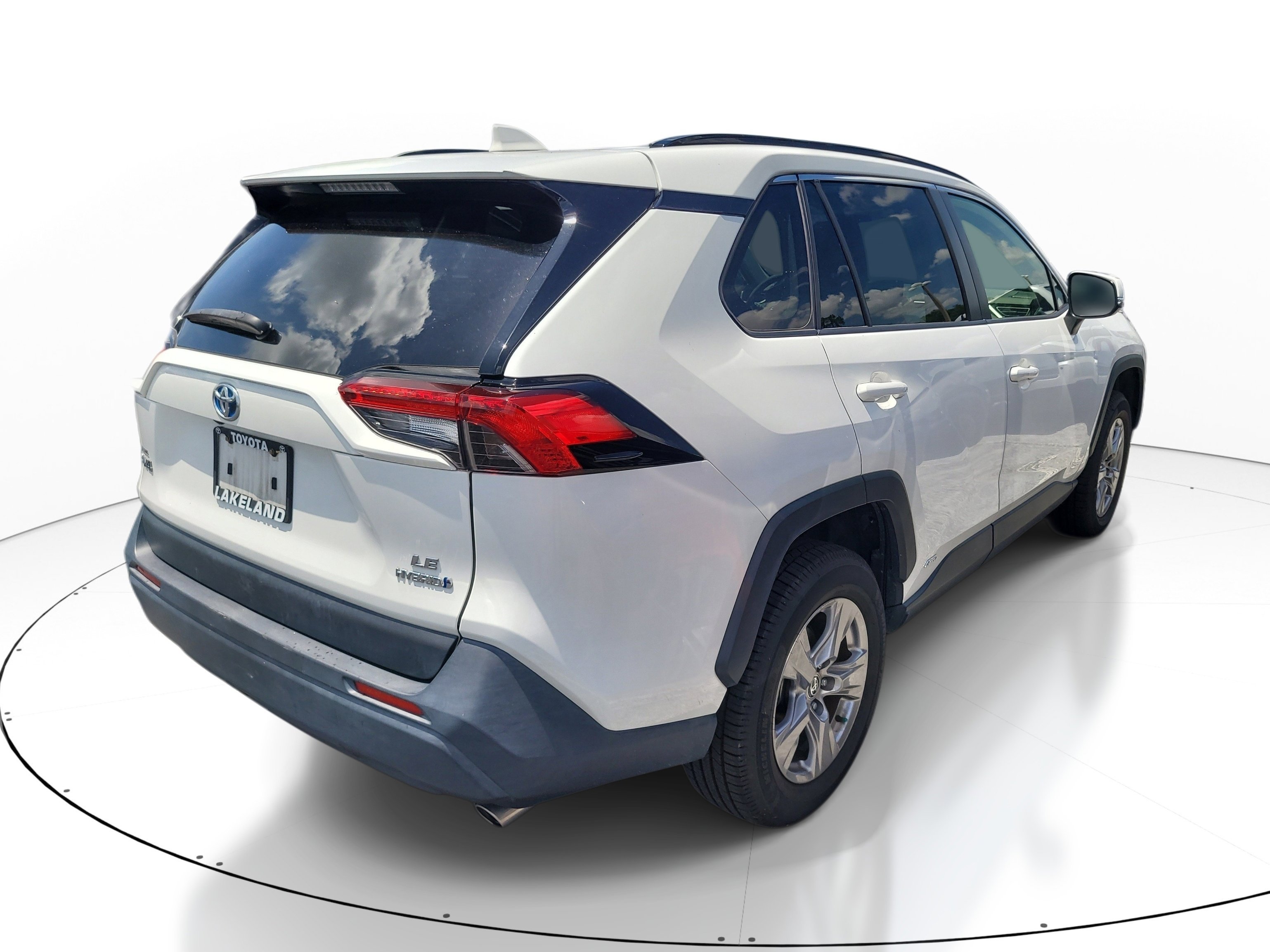 Used 2022 White Toyota Hybrid LE image 6