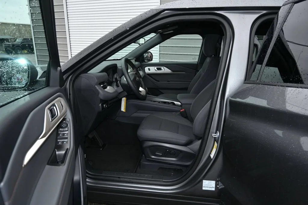 New 2027 Carbonized Gray Metallic Ford Active image 28