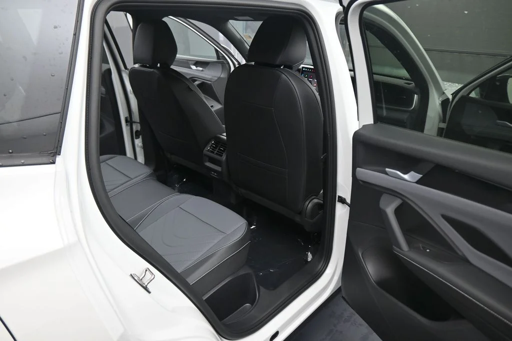 New 2026 White Volkswagen 2.0T SE R-Line Black image 43