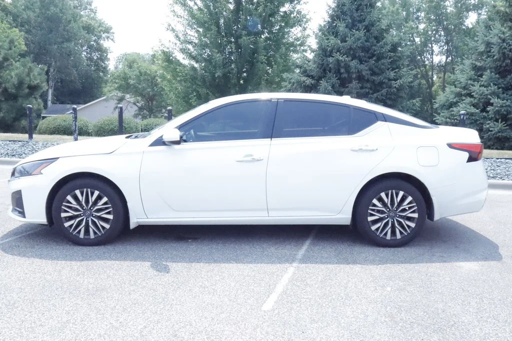 Certified 2023 Nissan Altima SV with VIN 1N4BL4DW6PN317063 for sale in Coon Rapids, Minnesota