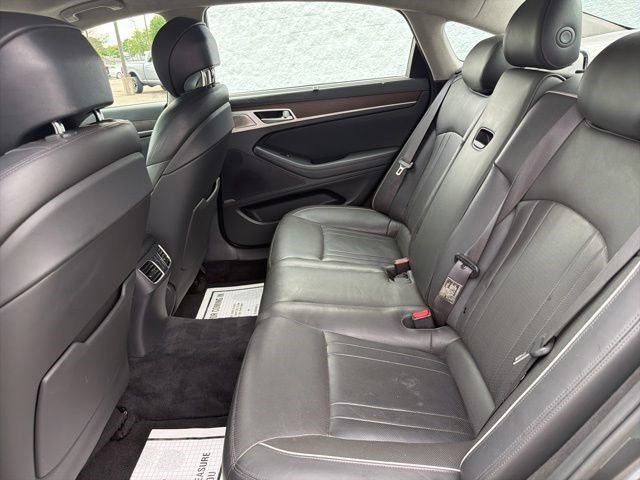 Used 2018 Himalayan Gray Genesis 5.0L Ultimate image 15