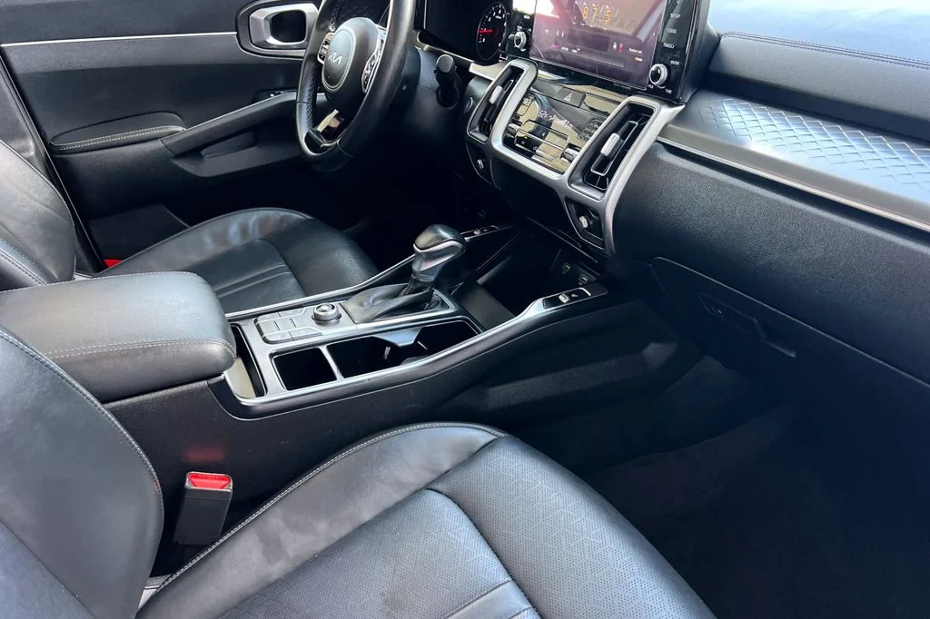 Used 2022 White Kia S image 20