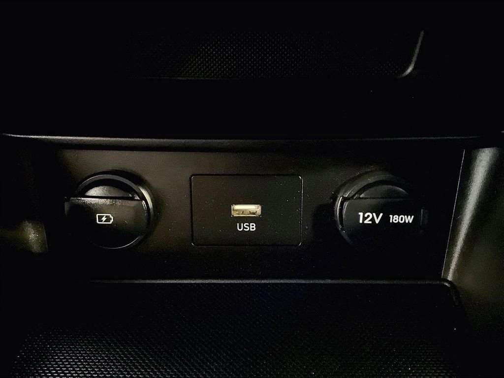 Used 2022 White Hyundai SEL image 27