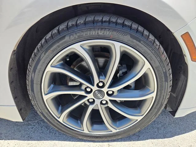 Certified Used 2019 White Lincoln Reserve image 19