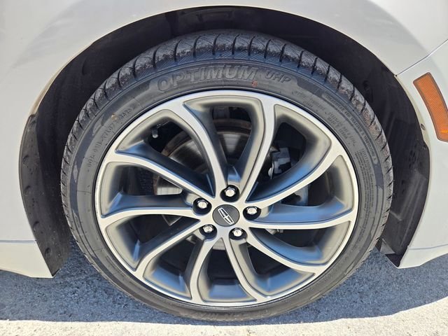 Certified Used 2019 White Lincoln Reserve image 19