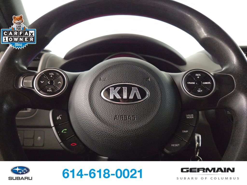 Used 2017 White Kia Base image 21