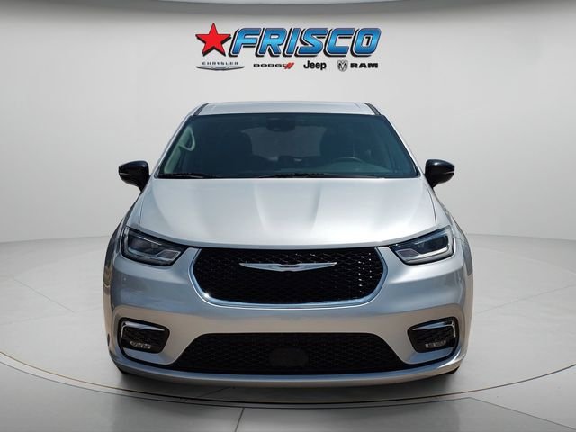Used 2024 Silver Chrysler Touring L image 2