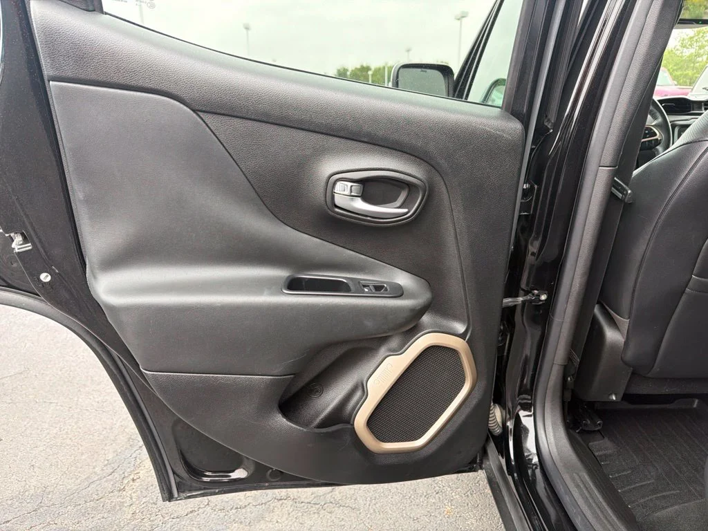 Used 2015 Black Jeep Limited image 28