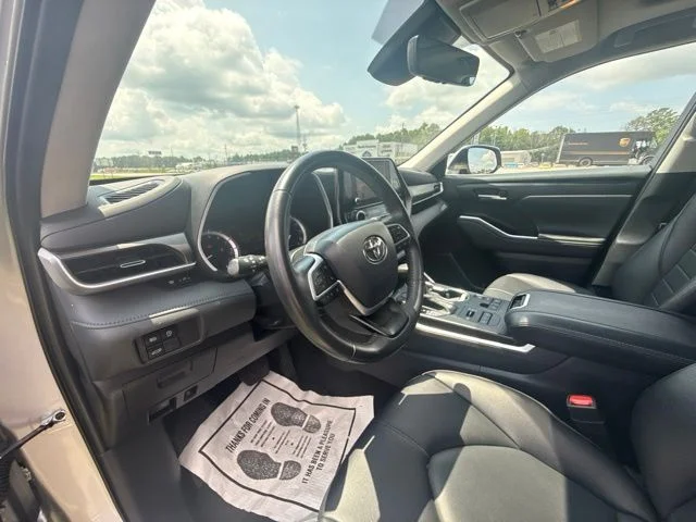 2023 Toyota Highlander XLE - Photo 16