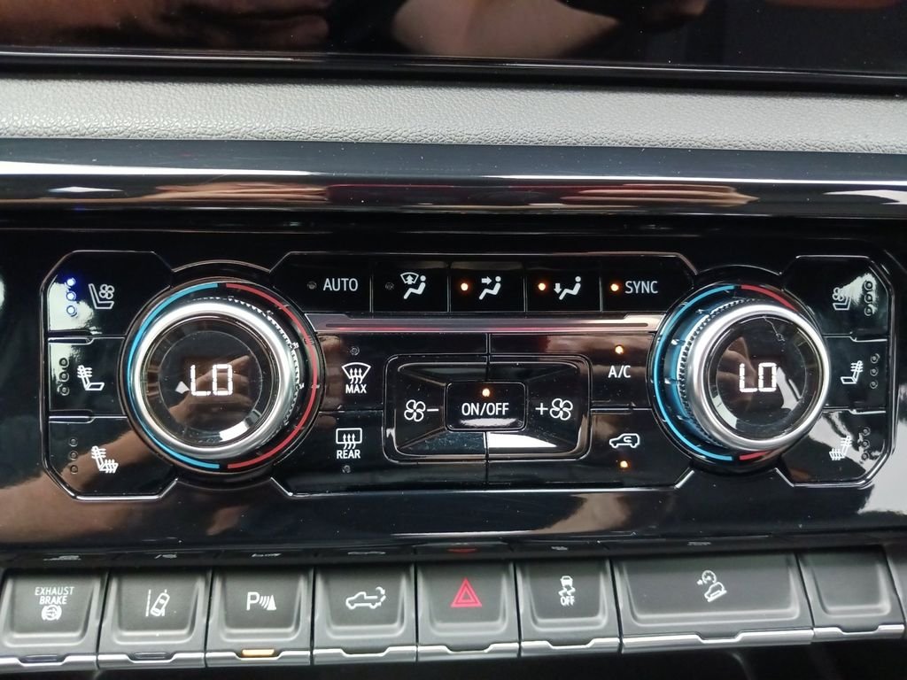 Used 2025 Silver GMC AT4 image 23