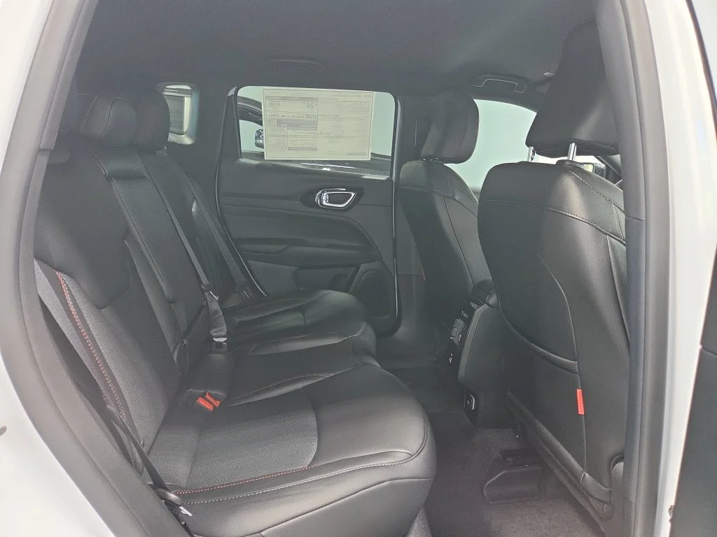 New 2026 Bright White Clear-Coat Exterior Paint Jeep Trailhawk image 11