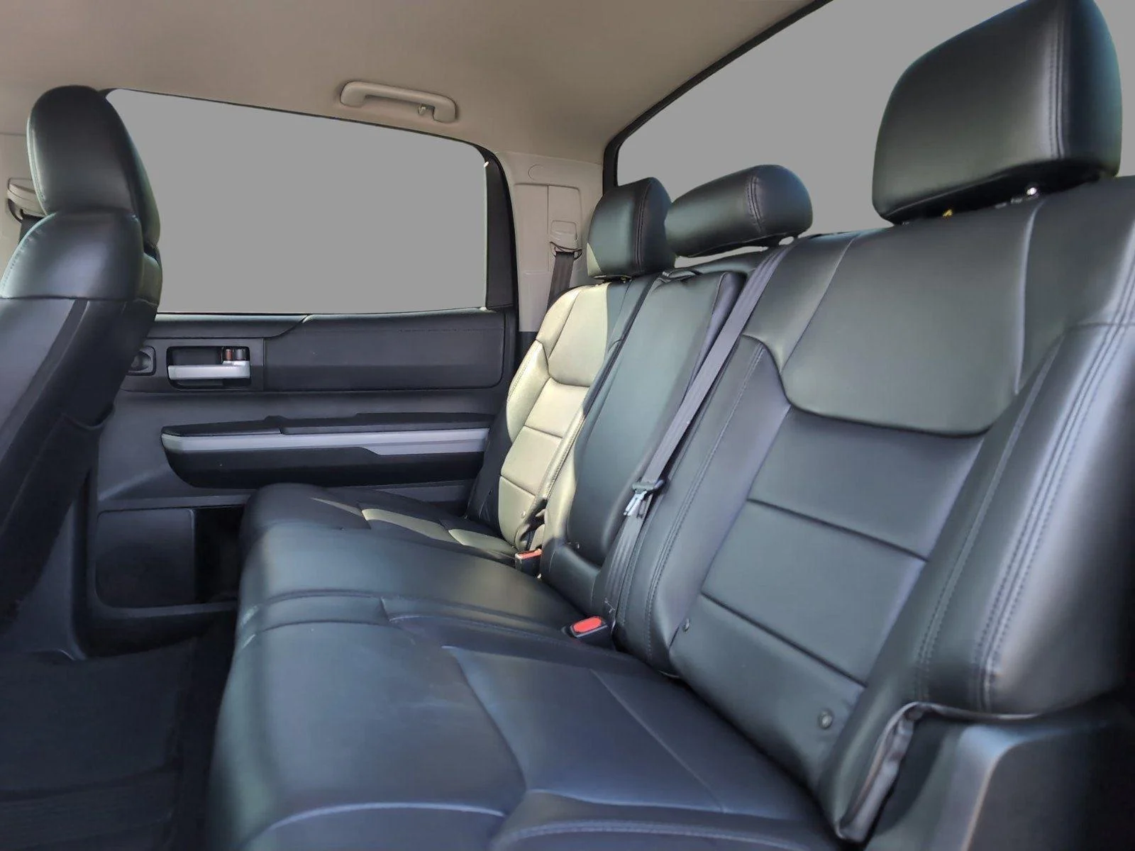 Used 2019 Midnight Black Metallic Toyota SR5 image 35