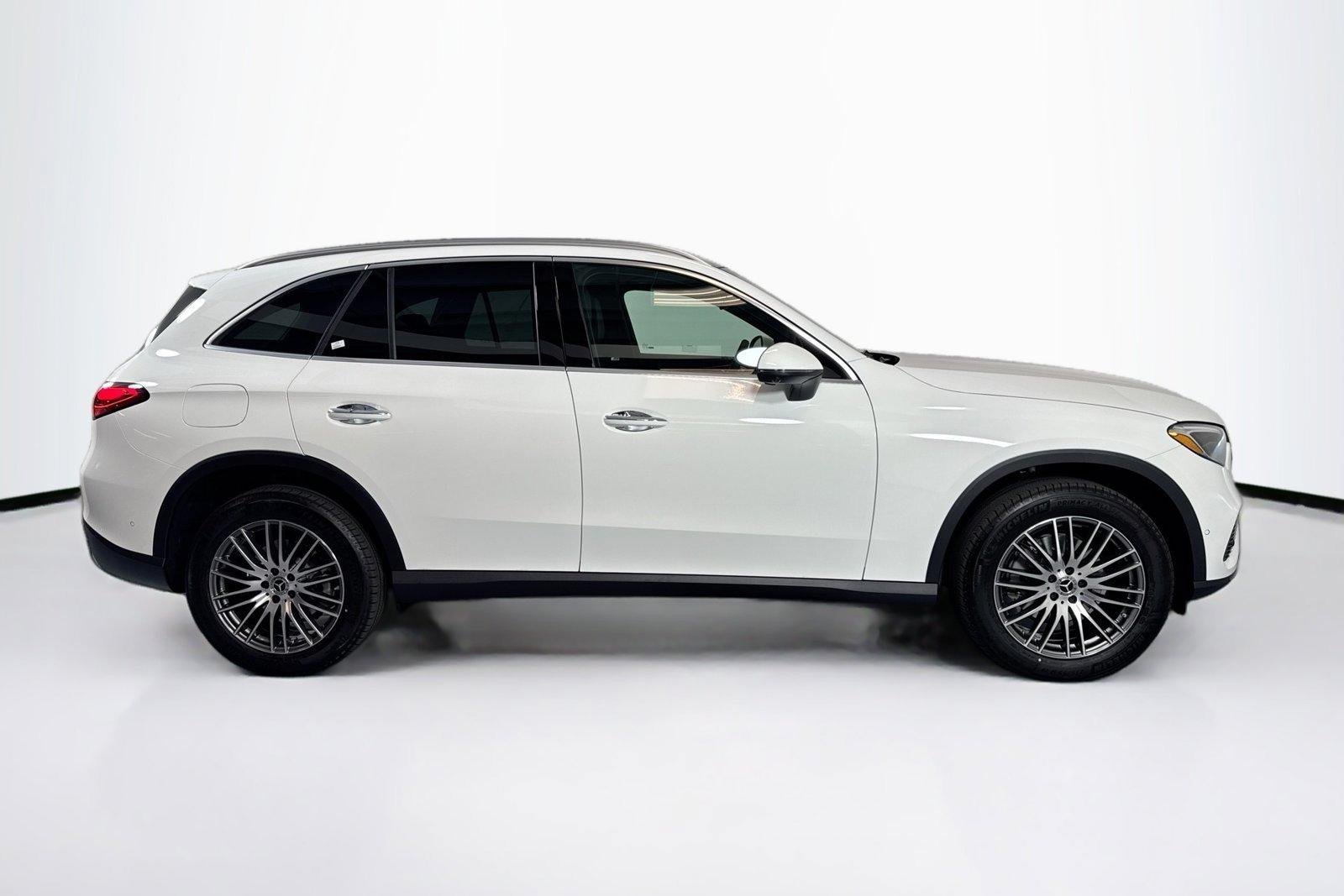 New 2026 Polar White Mercedes-Benz GLC 300 image 4
